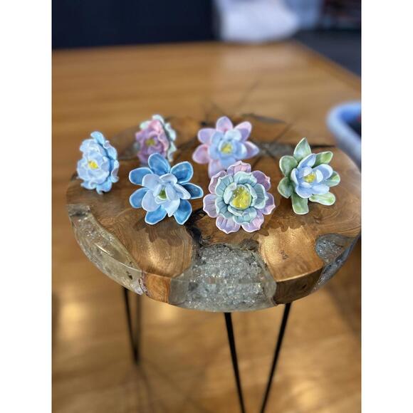 Hand made porcelain flower set - Picture 1 of 9